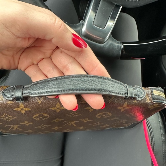 Louis Vuitton Handle Wallet - Picture 3 of 4